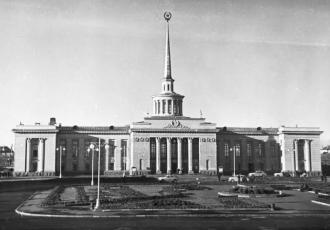 Железнодорожный вокзал в Петрозаводске Железнодорожный вокзал в Петрозаводске