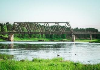 Пешеходный мост через реку Важинку Пешеходный мост через реку Важинку