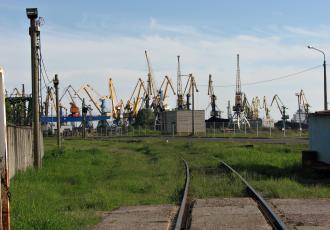 Подъездные пути и железнодорожный парк на острове Кундзиньсала Подъездные пути и железнодорожный парк на острове Кундзиньсала