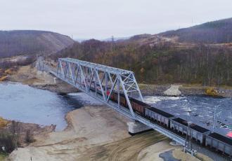 Железнодорожный мост через реку Кола