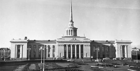Железнодорожный вокзал в Петрозаводске Железнодорожный вокзал в Петрозаводске