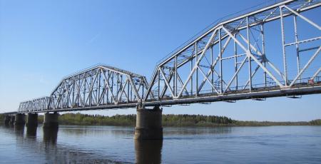 Железнодорожный мост через реку Вычегду