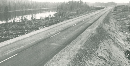 Автодорога Костомукша — госграница перед сдачей в эксплуатацию, 1976 г. Автодорога Костомукша — госграница перед сдачей в эксплуатацию, 1976 г.