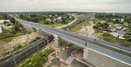 Автодорожный путепровод на пересечении железнодорожных путей в Гатчинском районе Автодорожный путепровод на пересечении железнодорожных путей в Гатчинском районе
