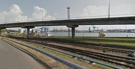 Автодорожный путепровод через железнодорожные пути по улице Дзинтару Автодорожный путепровод через железнодорожные пути по улице Дзинтару