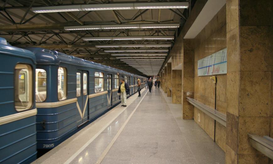 Пешеходный тоннель у станции метро «Купчино» Пешеходный тоннель у станции метро «Купчино»