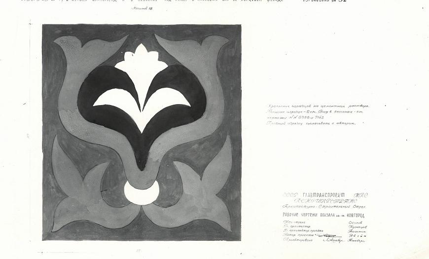 Изразец на тумбах балюстрад и в кессонах под окном в кассовый зал на торцовом фасаде Изразец на тумбах балюстрад и в кессонах под окном в кассовый зал на торцовом фасаде