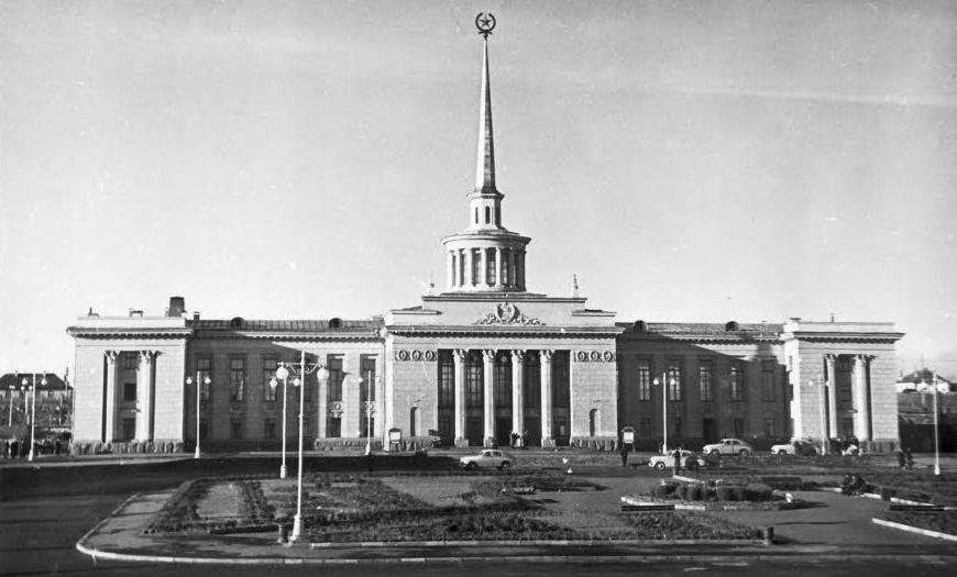 Железнодорожный вокзал в Петрозаводске