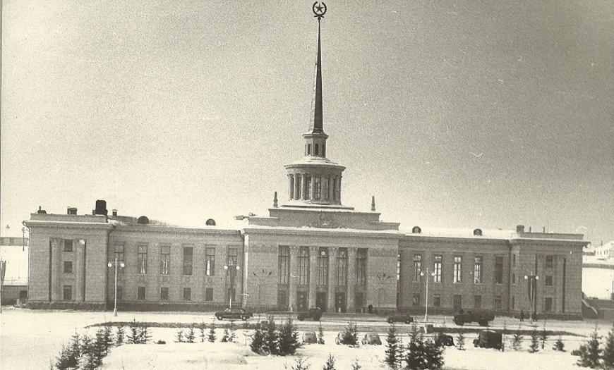 Вид вокзала со стороны города Вид вокзала со стороны города