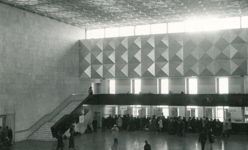 Верхний кассовый зал Ленинградского вокзала в Москве, 1975 год