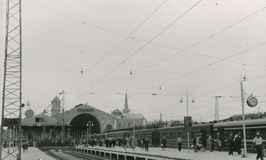 Отправление поезда, Ленинградский вокзал в Москве, 1958 год