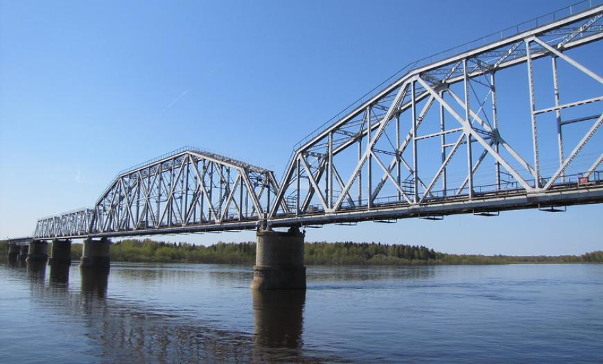 Железнодорожный мост через реку Вычегду Железнодорожный мост через реку Вычегду