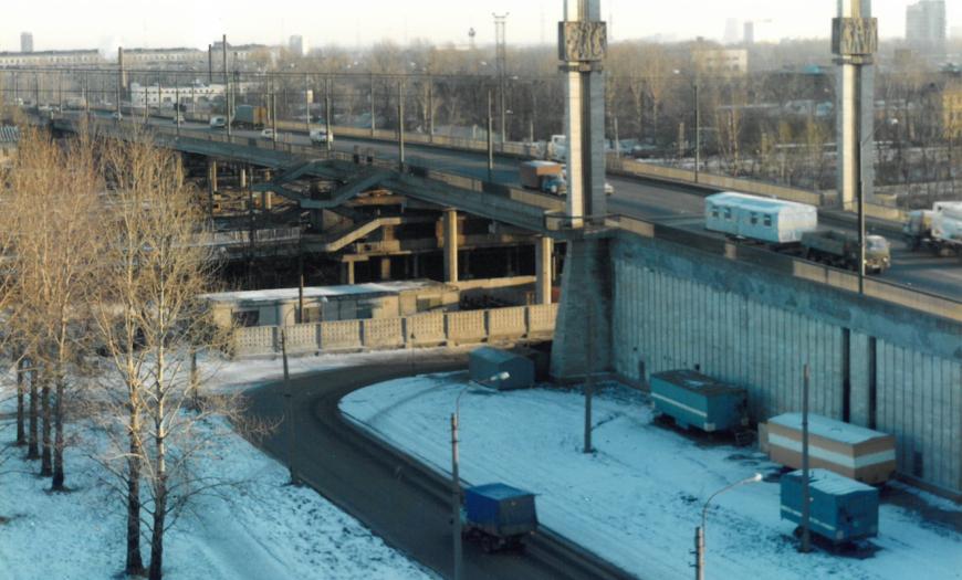 Невский путепровод в Санкт-Петербурге Невский путепровод в Санкт-Петербурге