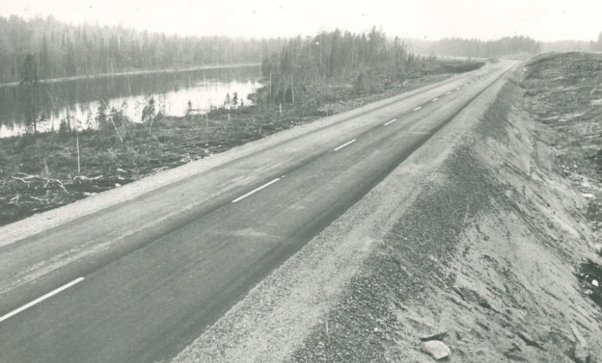 Автодорога Костомукша — госграница перед сдачей в эксплуатацию, 1976 г. Автодорога Костомукша — госграница перед сдачей в эксплуатацию, 1976 г.