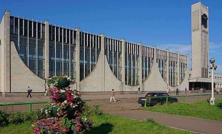 Вокзал на станции Калинин Вокзал на станции Калинин