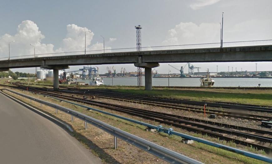 Автодорожный путепровод через железнодорожные пути по улице Дзинтару Автодорожный путепровод через железнодорожные пути по улице Дзинтару