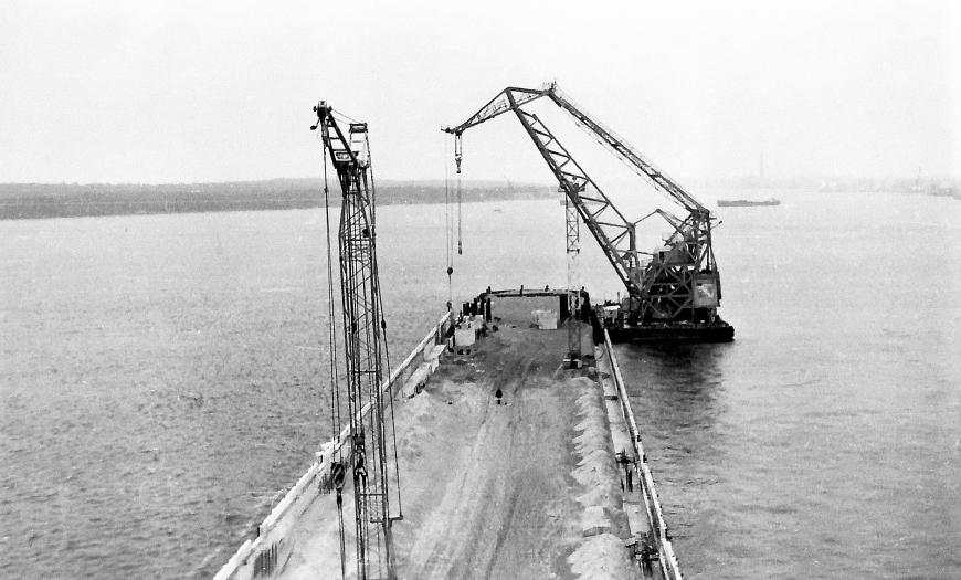 Железнодорожная эстакада в порту Клайпеда Железнодорожная эстакада в порту Клайпеда