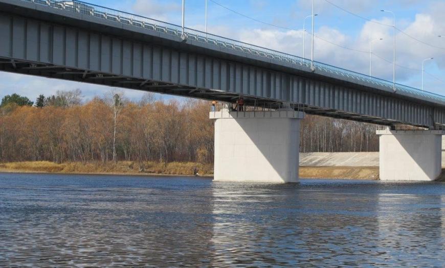 Новый капитальный автодорожный мост через реку Пярну в курортном районе Эстонии взамен разрушенного моста