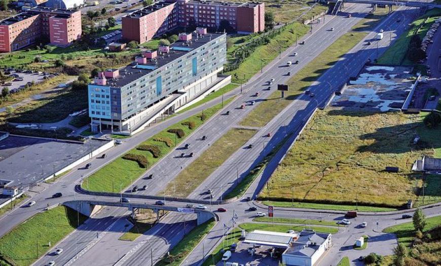 Автодорожный путепровод между III и IIIa микрорайонами в жилом районе Ласнамяэ Таллинна