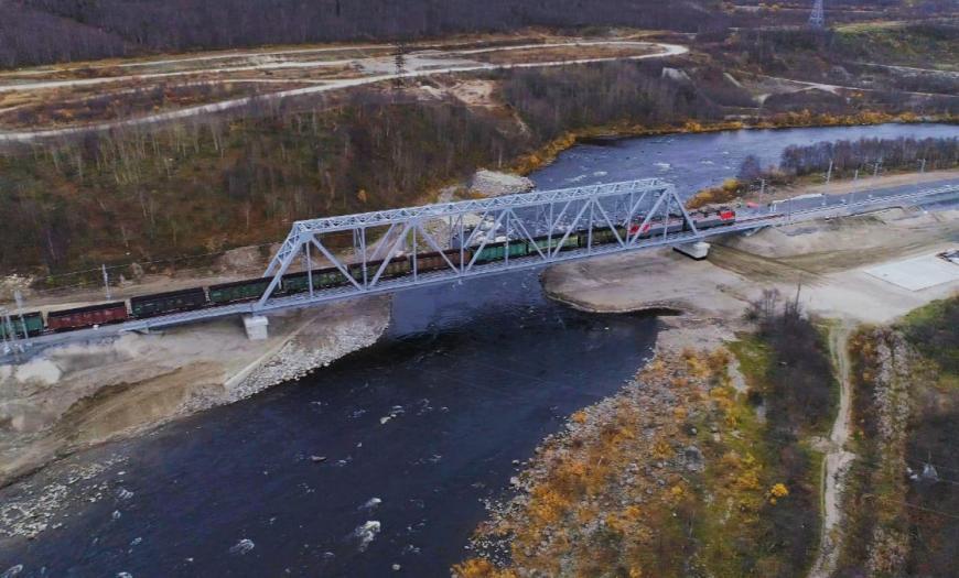 Железнодорожный мост через реку Колу