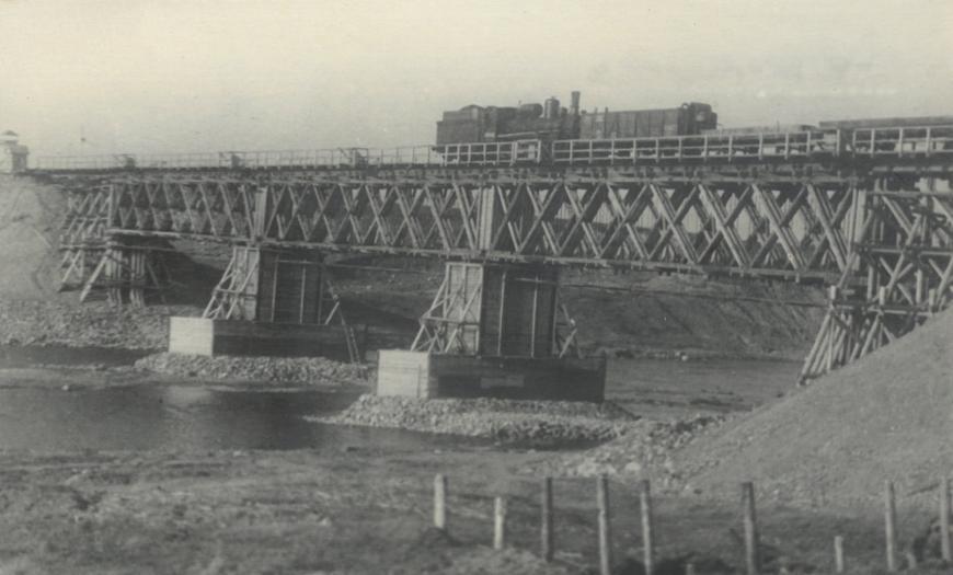 Временный мост через реку Аяч-Ягу